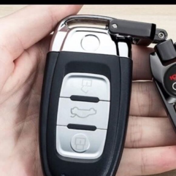 Ford Key Fob Keychain in Metal NWT - Picture 7 of 8